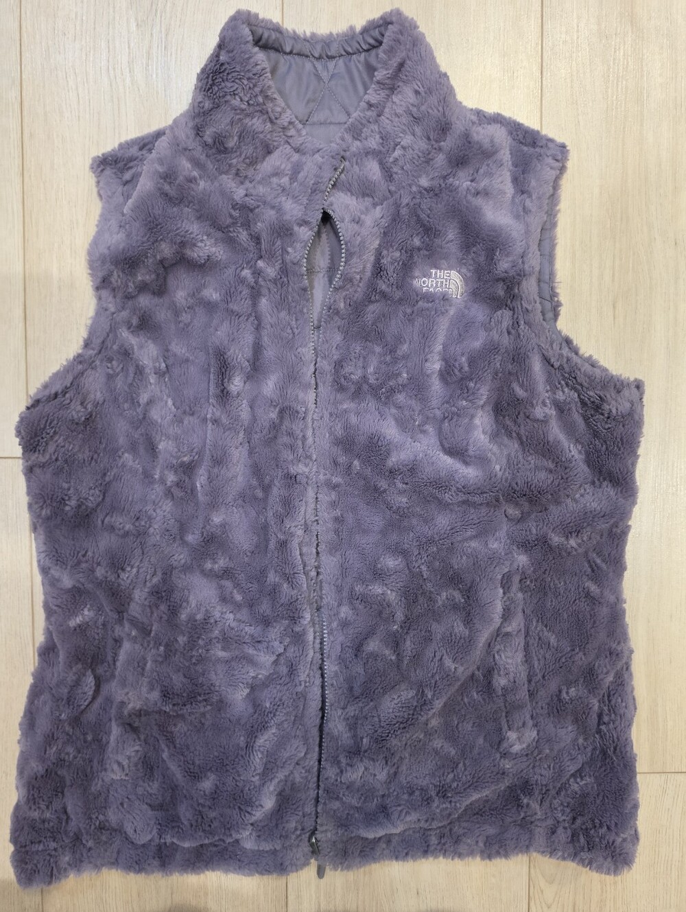 The North Face Women’s L Reversible Furry Fleece Quilted Vest Gray Purple - Picture 2 of 7